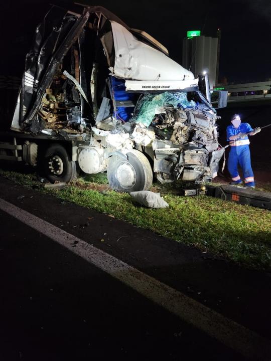Foto 2 de 2 — Homem morre após acidente na rodovia Washington Luís (SP-310), em Araraquara